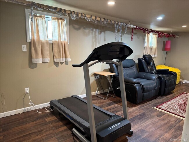 Building Photo - 26 Parkside Dr