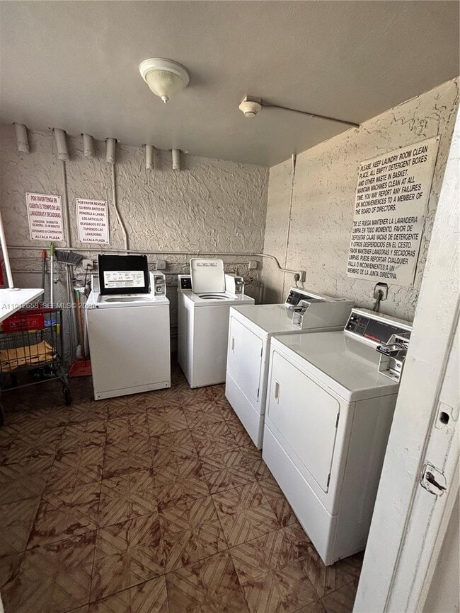 Building Photo - 3181 SW 13th St