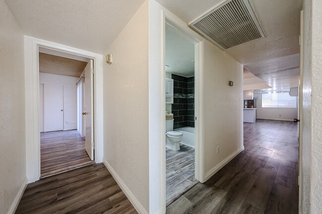 Building Photo - 408 W Oraibi Dr