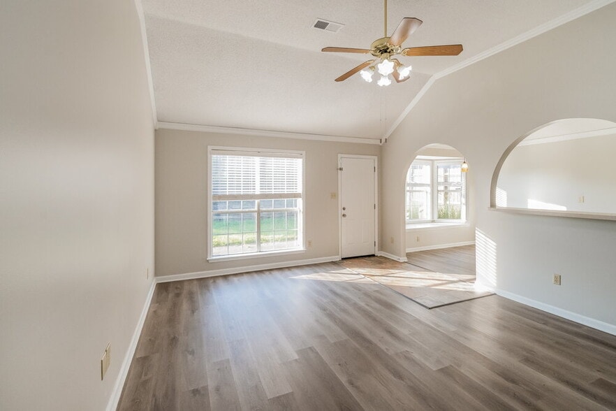 Building Photo - 406 N Ericson Rd