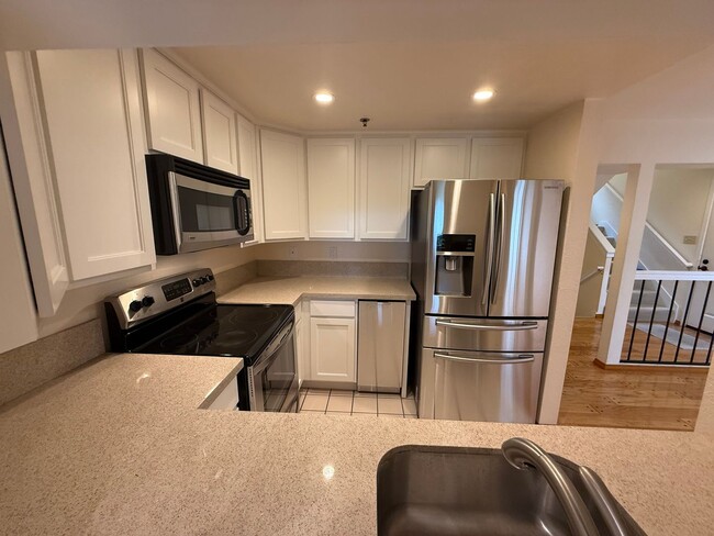 Building Photo - LARGE TWO BEDROOM TWO AND HALF BATH, QUAIL...