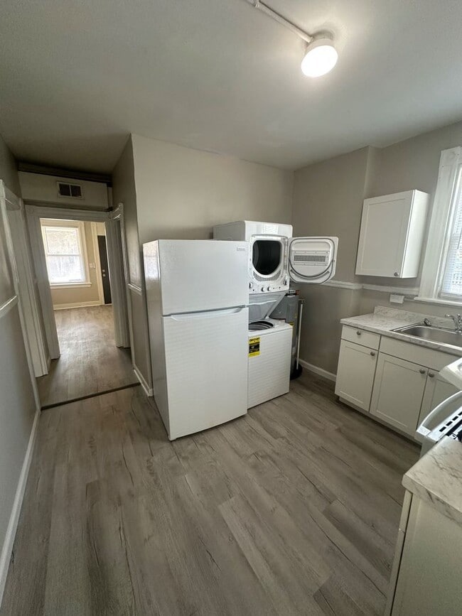 Building Photo - 22 S Plum St