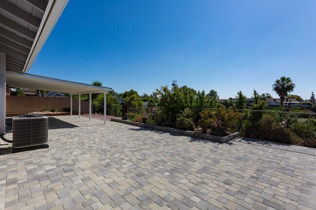 Building Photo - La Mesa Charmer with Mount Helix Views!