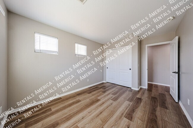 Building Photo - 7223 N 73rd Dr