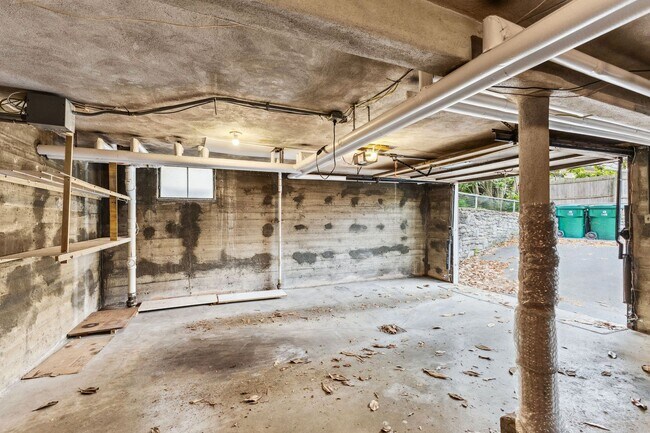 Building Photo - Oakley- Charming 4 family and desirable st...