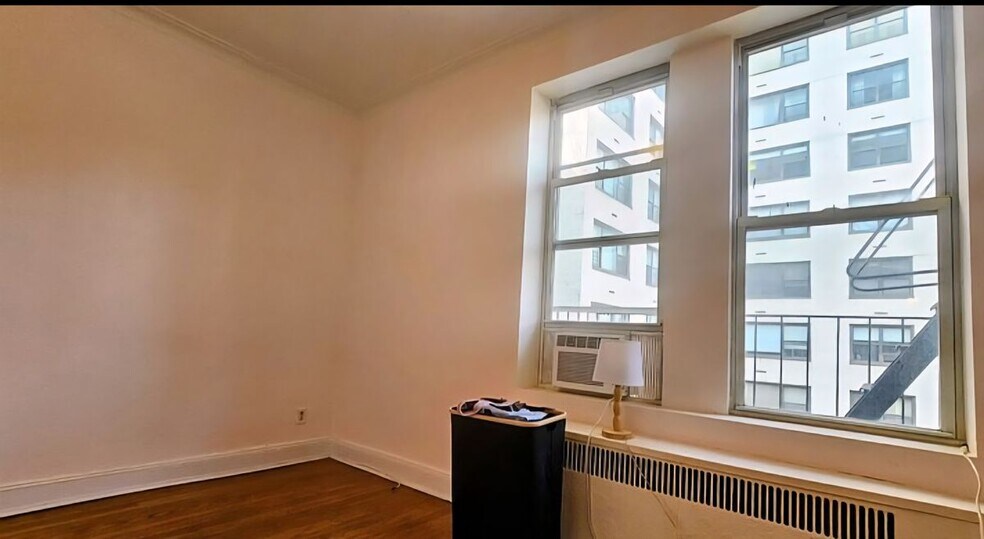 Building Photo - 205 E 73rd St