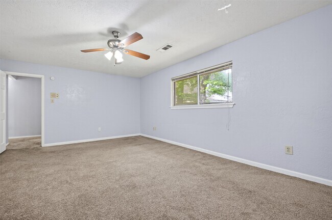 Building Photo - 8103 Oak Moss Dr