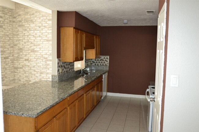 Building Photo - 10538 Long River Dr