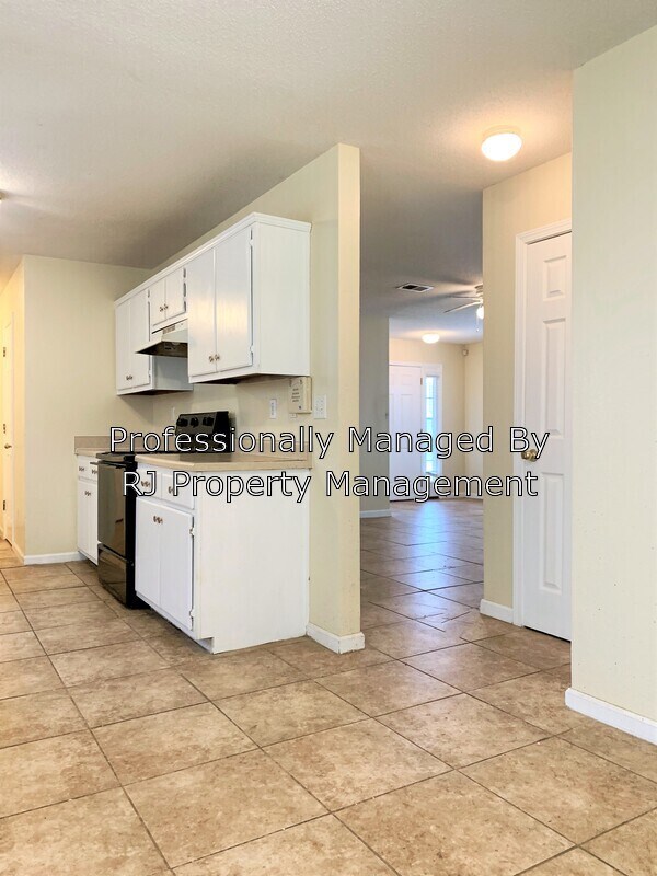 Building Photo - 4847 Royal Run Dr