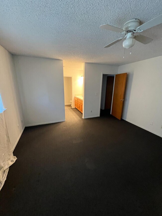 Building Photo - 17495 Melba Dr E