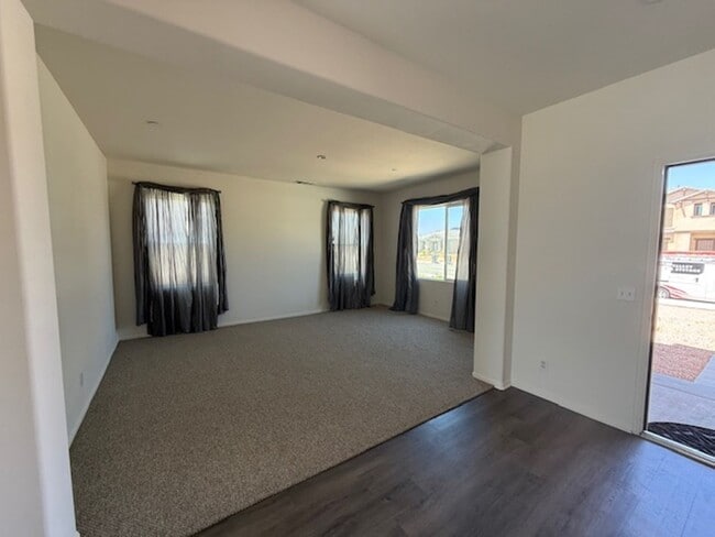 Building Photo - 2917 La Calle Audaz Ave