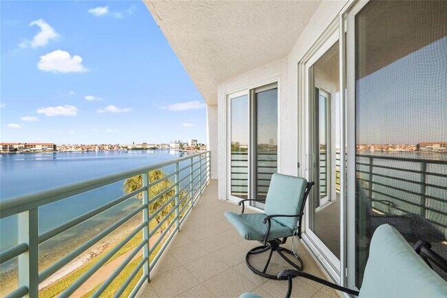 Building Photo - 8000 Sailboat Key Blvd S