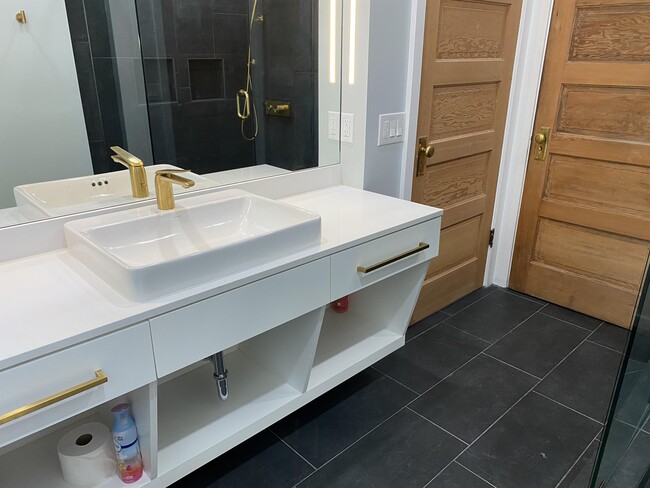 Building Photo - 1614 SE 22nd Ave