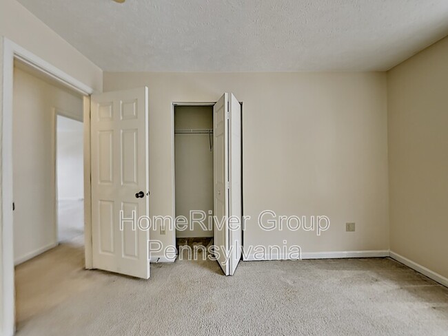 Building Photo - 172 Mountain Dr