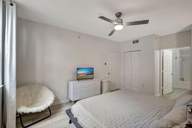 Building Photo - 630 S Sapodilla Ave
