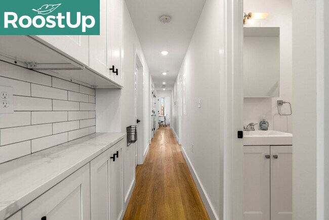 Building Photo - Furnished Private Bedroom with Private Bath in East Boston!