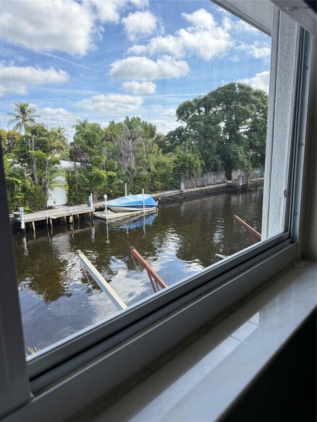 Building Photo - 1818 E Oakland Park Blvd