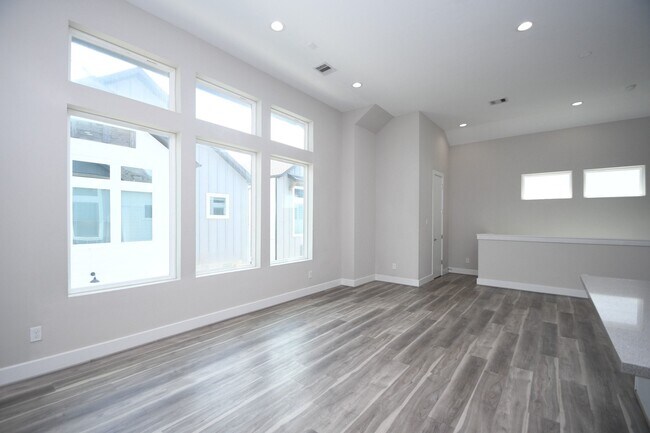 Building Photo - 5904 Gardendale Dr