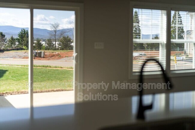 Building Photo - 337 Ridgeline Dr