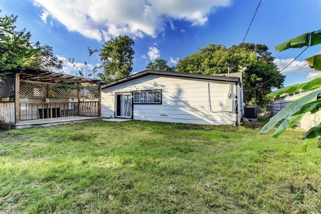 Building Photo - 9005 Cheer St