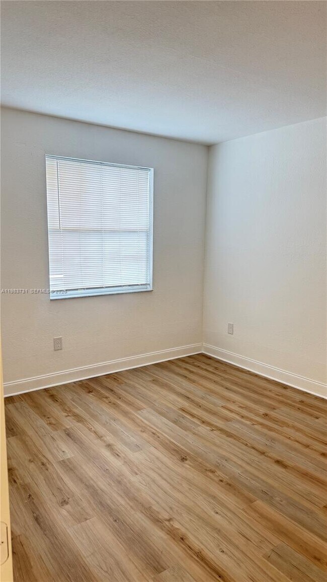 Building Photo - 1663 SE 27th Dr