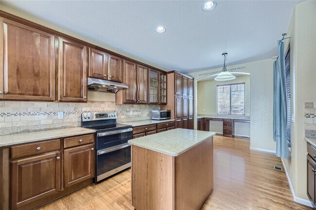 Building Photo - 4 Bedroom Single Family Home For Rent in Highlands Ranch