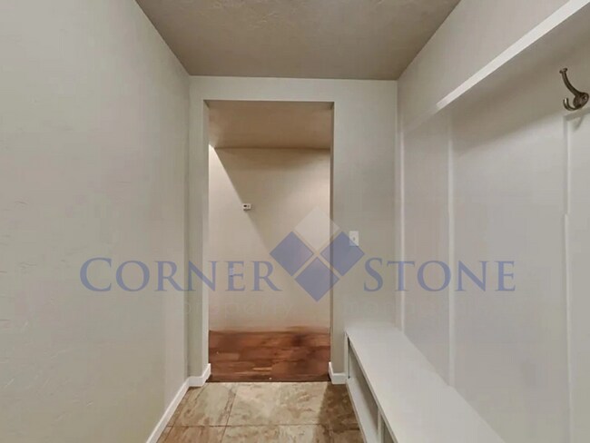 Building Photo - Stunning Home in Meridain!