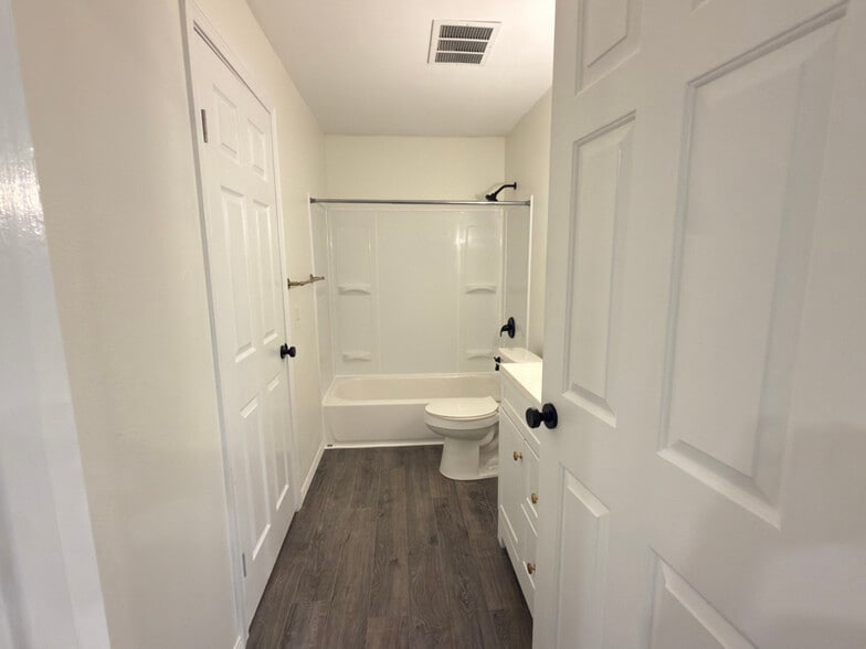 Building Photo - 1432 Park Ave NE