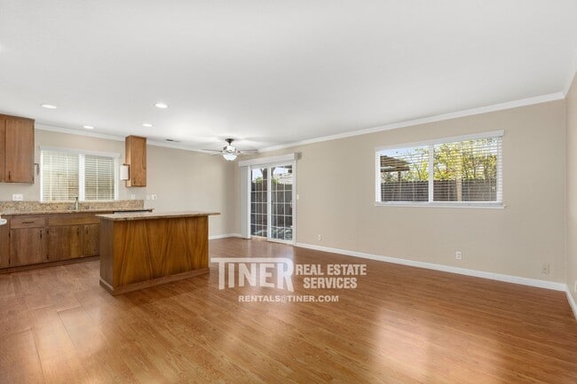 Building Photo - 8052 Phoebe Way