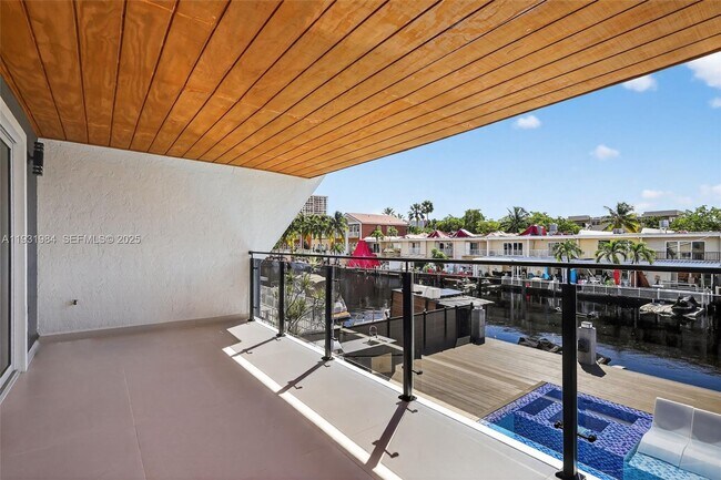 Building Photo - 3830 NE 171 St