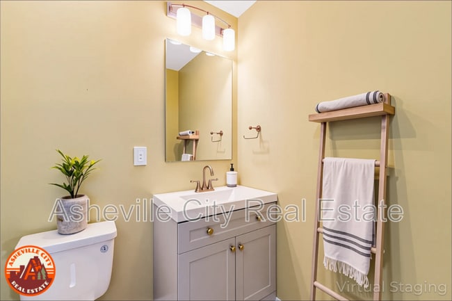 Building Photo - 12 New St