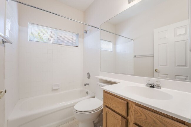 Building Photo - Beautiful Single Story Home with 3 Bedroom...