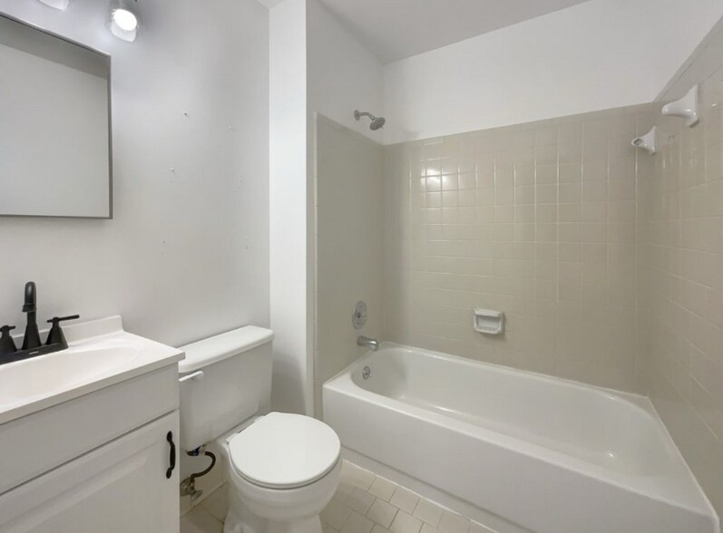 Building Photo - 555 N Dupont Ave