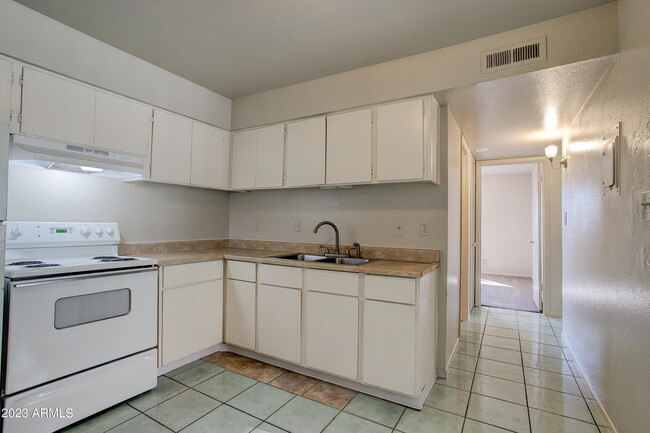 Building Photo - 7850 E Glenrosa Ave