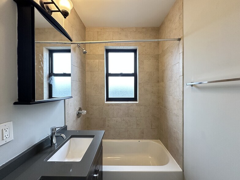 Building Photo - 4349 N Damen