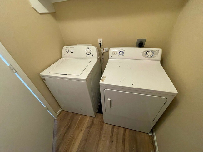 Building Photo - 8714 Sunset Pond Dr