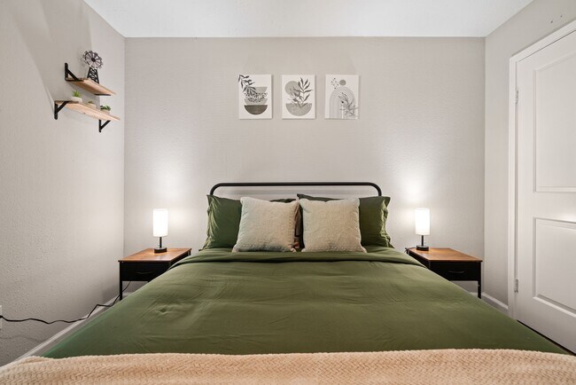 Building Photo - 2523 Village Oak Dr.