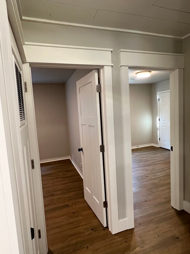 Building Photo - 209 Roe St