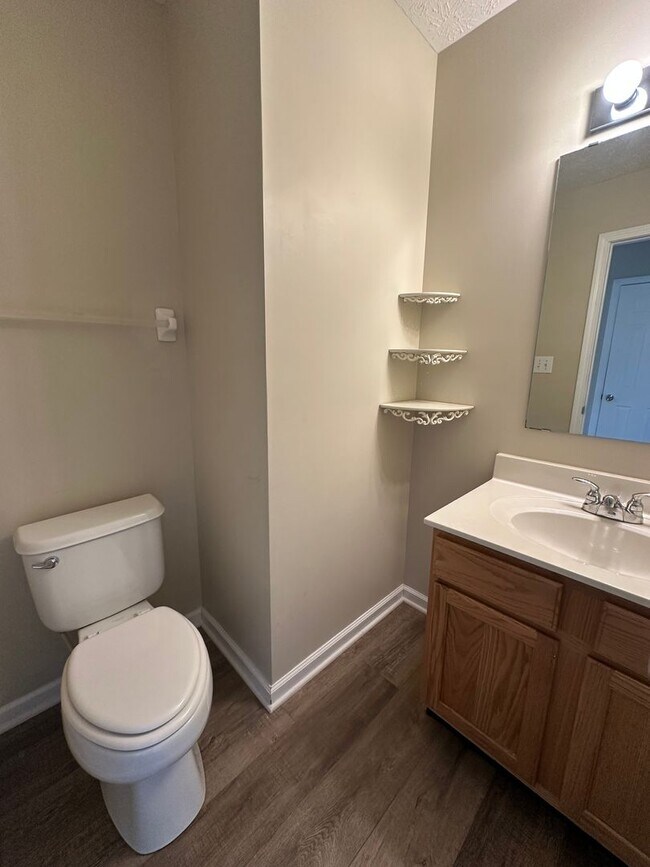 Building Photo - 4BR / 2BA Home in Middletown with Two Car Garage For Rent!