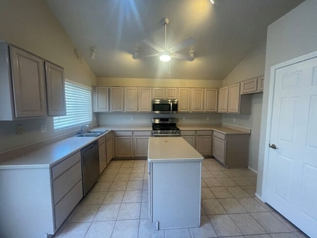 Building Photo - 922 N Sicily Dr