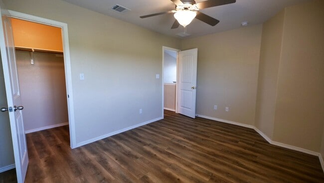 Building Photo - 17208 Bridgefarmer Blvd