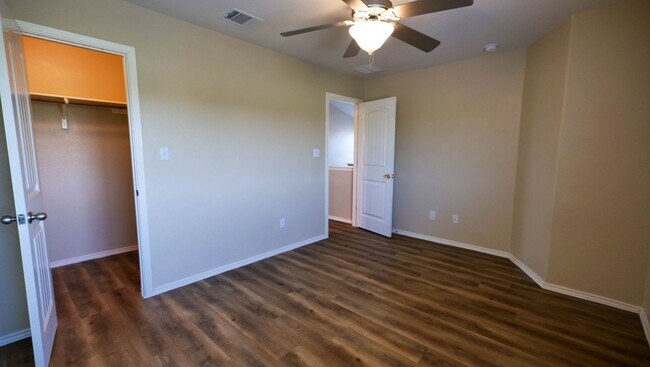Building Photo - Spacious 5 Bedroom Home in Reserve at Westcreek