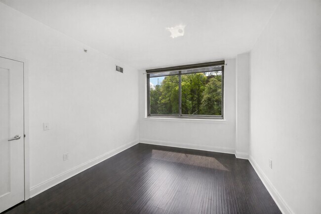 Building Photo - 800 Jackson St