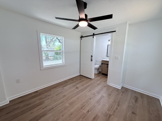 Building Photo - 3-Bedroom and 2-Bathroom with 1 Car Garage
