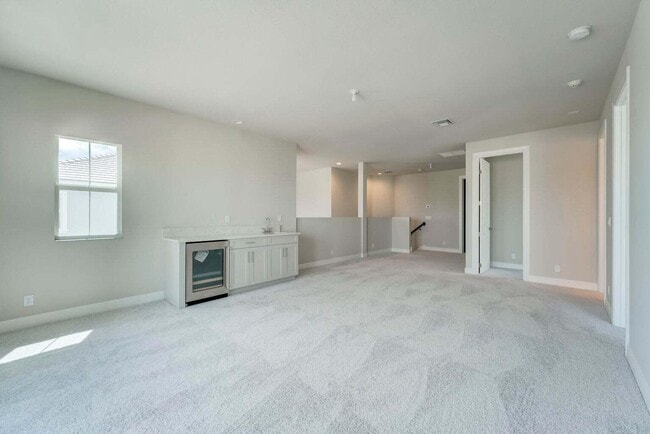 Building Photo - 9296 Crestview Cir