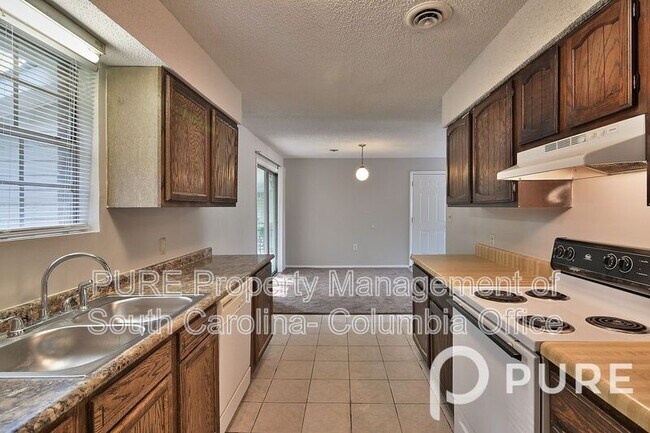 Building Photo - 2915 Chatsworth Rd