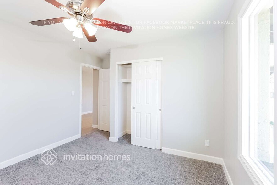 Building Photo - 2047 E Cornell Dr