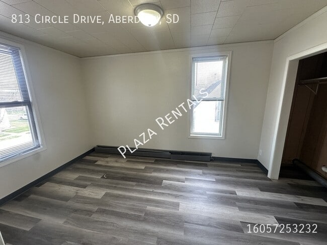 Building Photo - 405 S 8th St