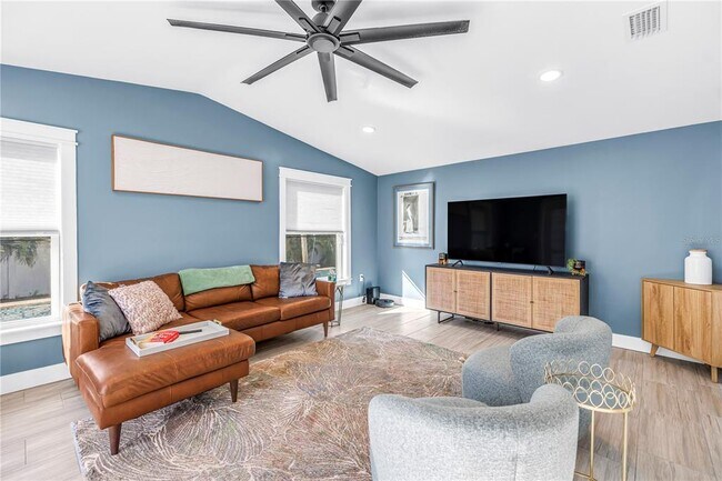 Building Photo - 354 74th Ave NE