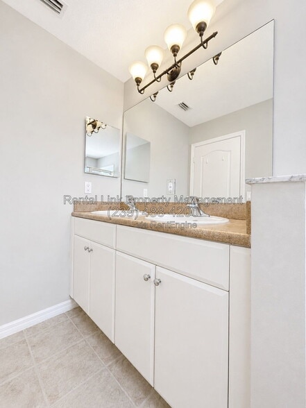 Building Photo - 8711 Athena Ct